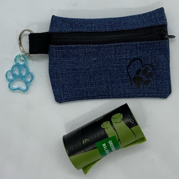 Dog Waste Keychain Poop Bag Carrier Holder Plus 1 Roll Greener Walker Bags - Picture 3 of 12